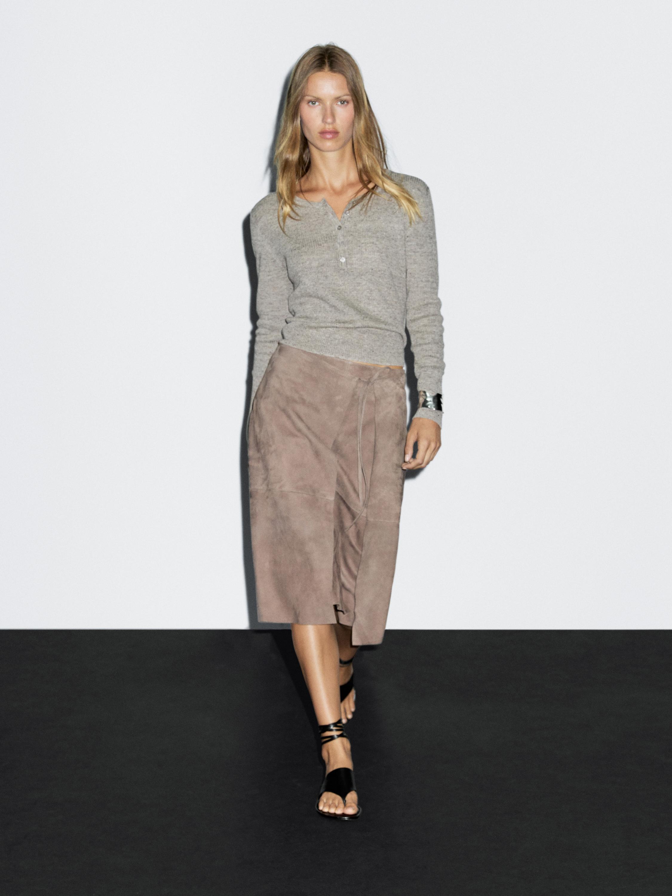 Jupe midi portefeuille en cuir finition daim